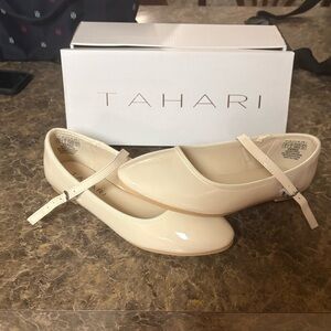 Tahari Cream Flats with Ankle Strap Size 8 NWT